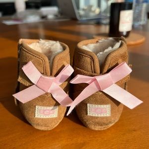 UGG Baby ‘Jessi Bow II’ size 02/03